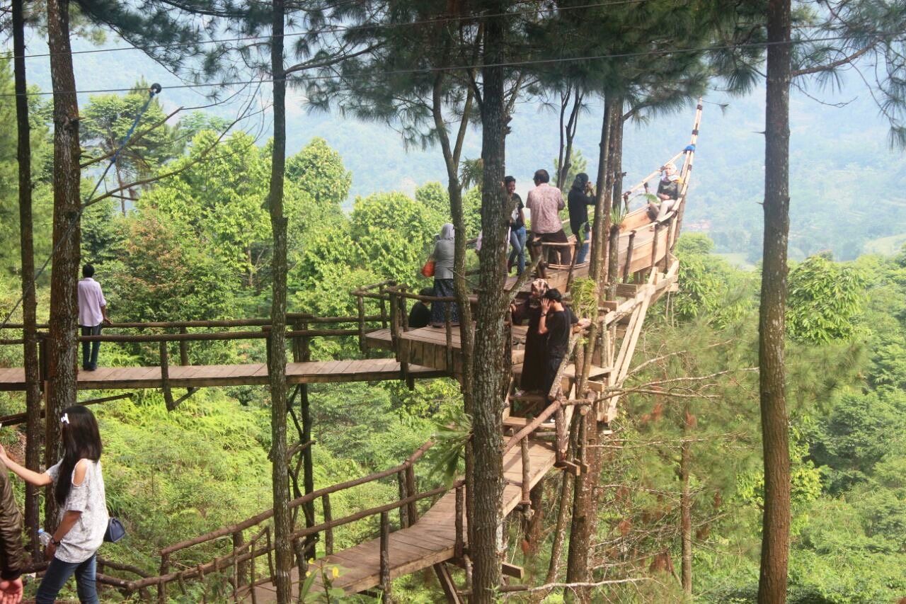 Gardu Pandang di Bibir Tebing.jpeg