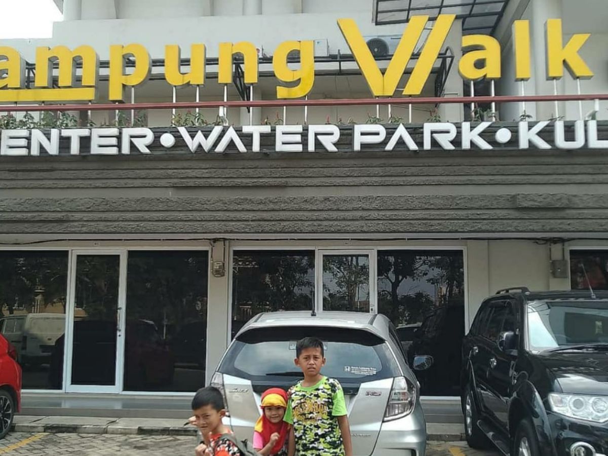 Gerbang depan Lampung Walk.jpg