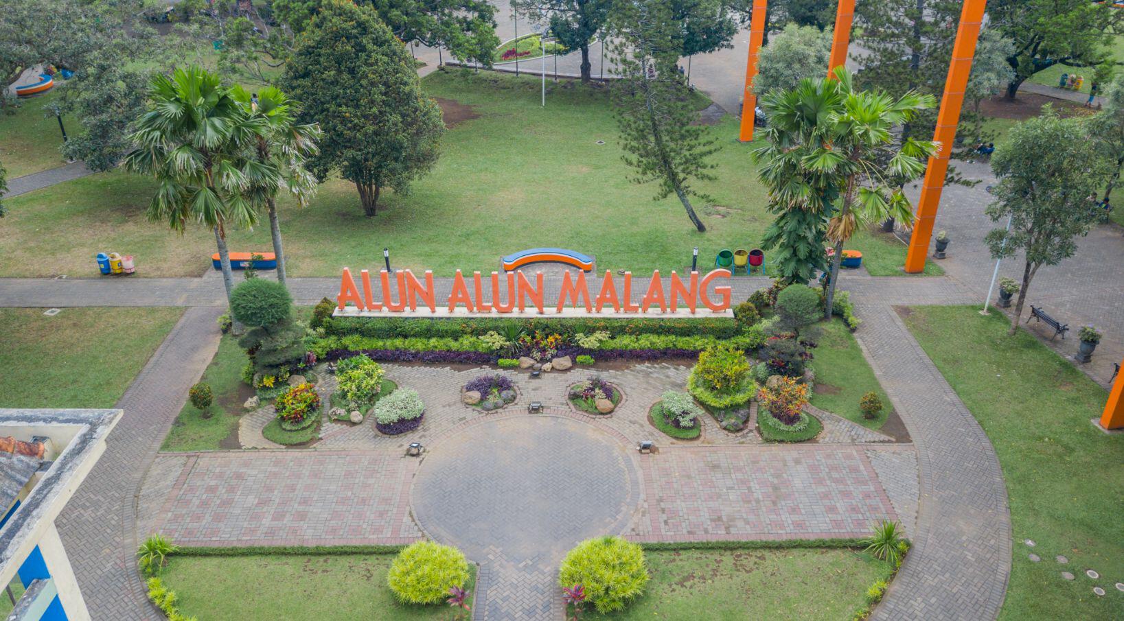 Harga Tiket Masuk dan Jam Operasional Alun-alun Malang.jpeg