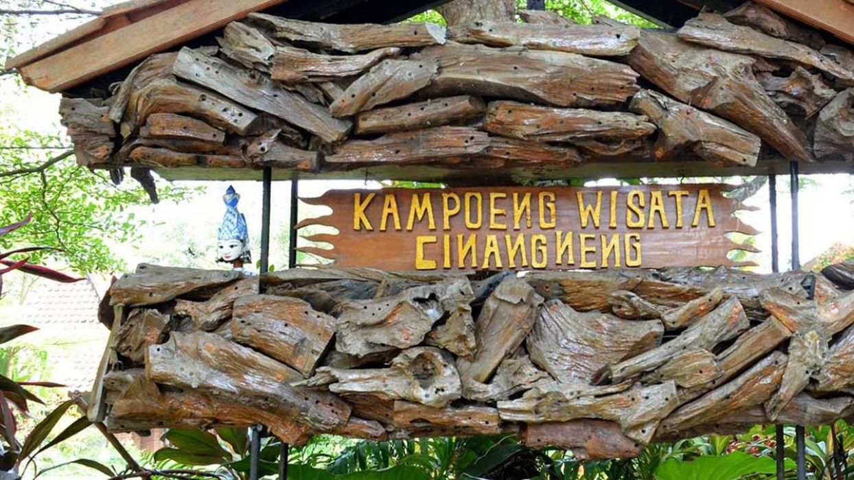 Menengok Keunikan Kampoeng Wisata Cinangneng di Bogor