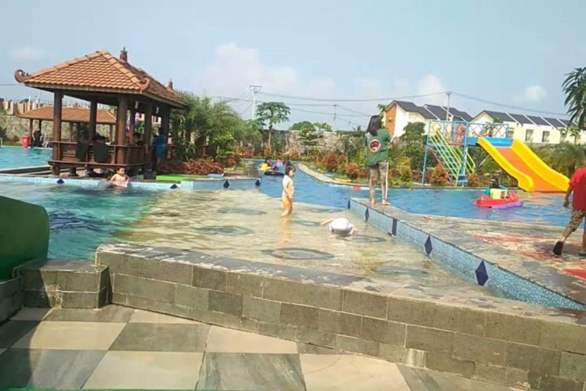 Kolam arus di Boash Waterpark.jpg