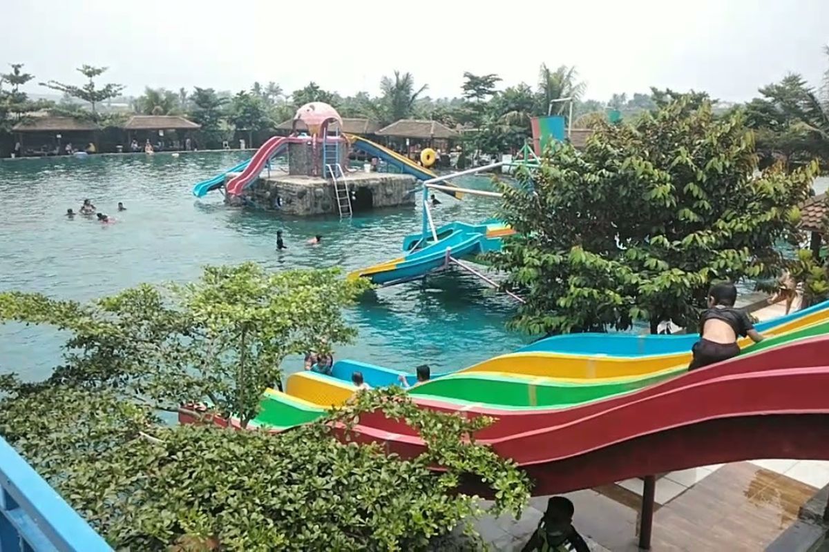 Boash Waterpark, Info Lengkap Harga Tiket & Daftar Kolam