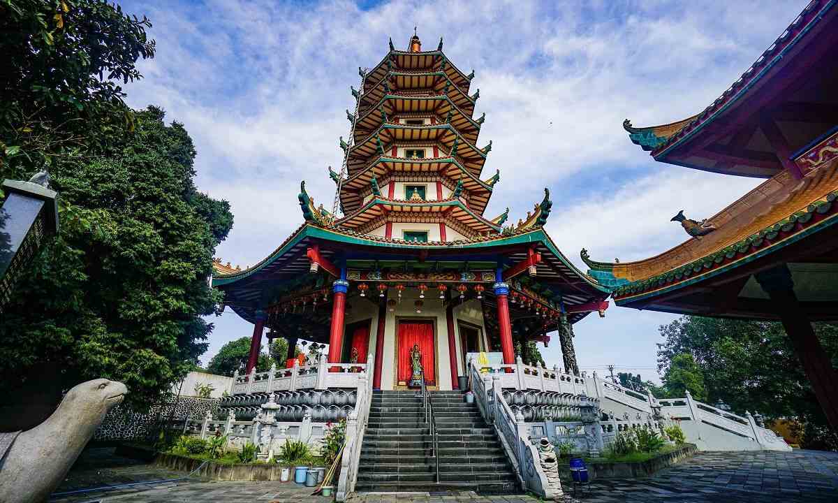 Wisata Religi ke Pagoda Avalokitesvara di Semarang