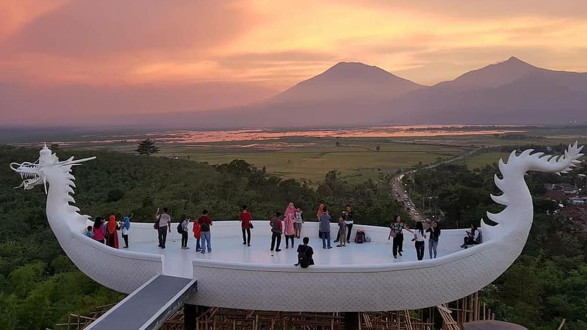 Panorama Tiga Gunung Sekaligus.jpg