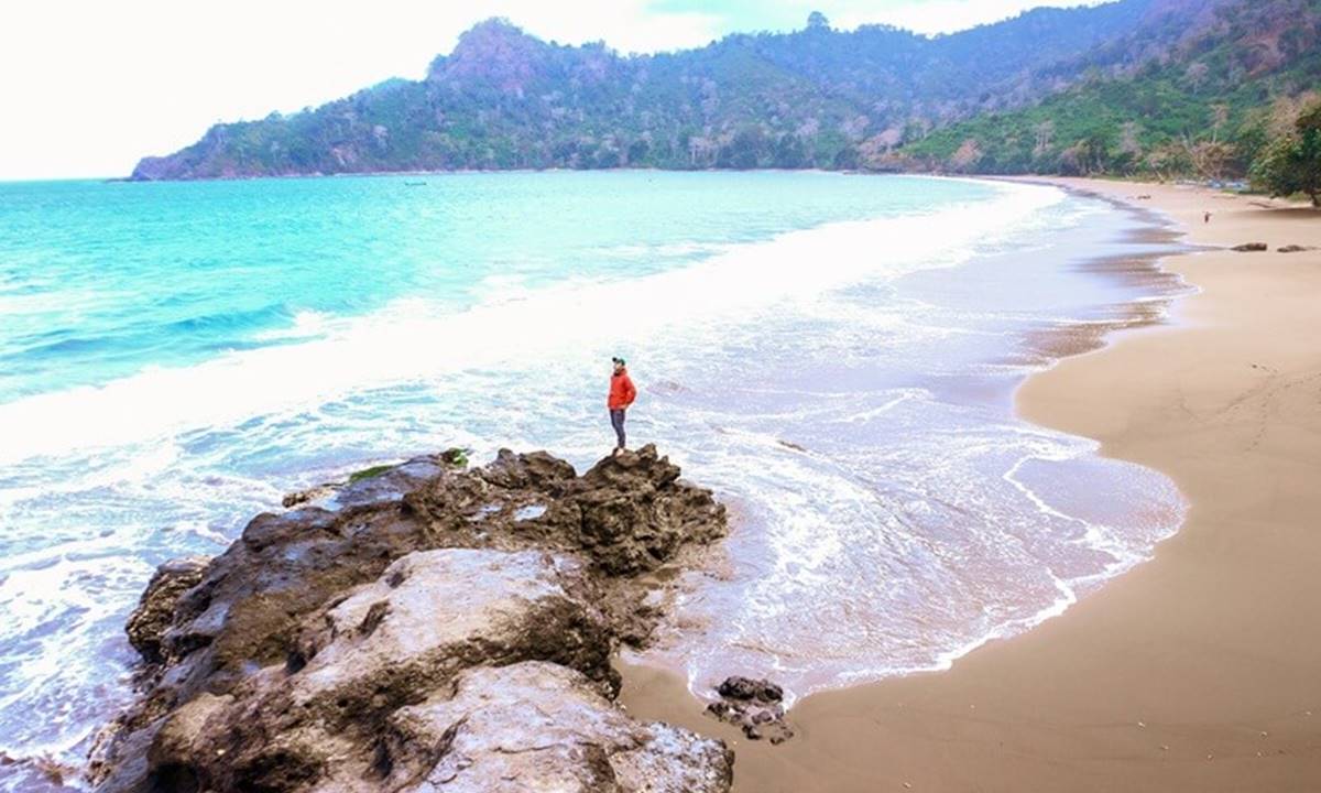 Eksotisme Pantai Bandealit, Surga Tersembunyi di Jember