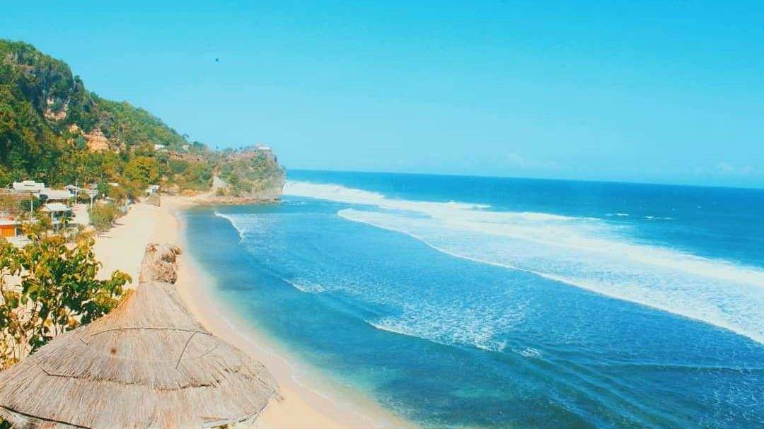 Pesona Pantai Pok Tunggal, Tak Kalah Indah dari Pantai Indrayanti!