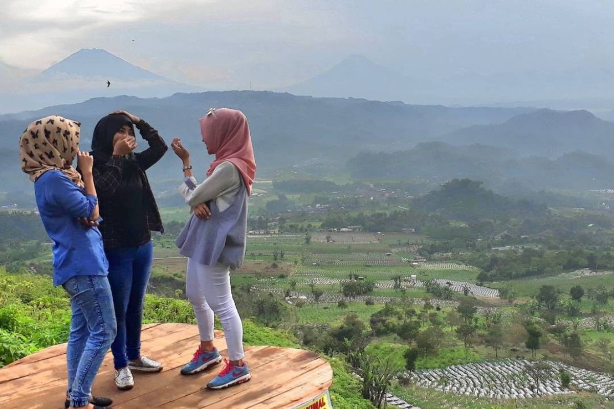 Pemandangan gunung di Bantir Hills.jpg