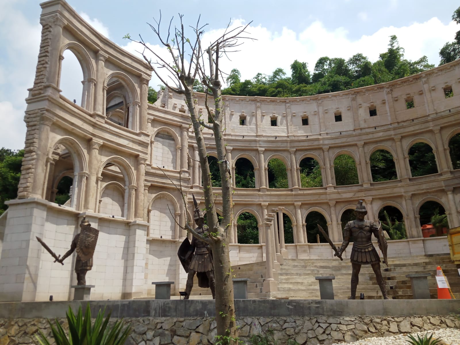 Mengunjungi Sarae Hill, Wisata Kekinian dengan Konsep Miniatur Dunia