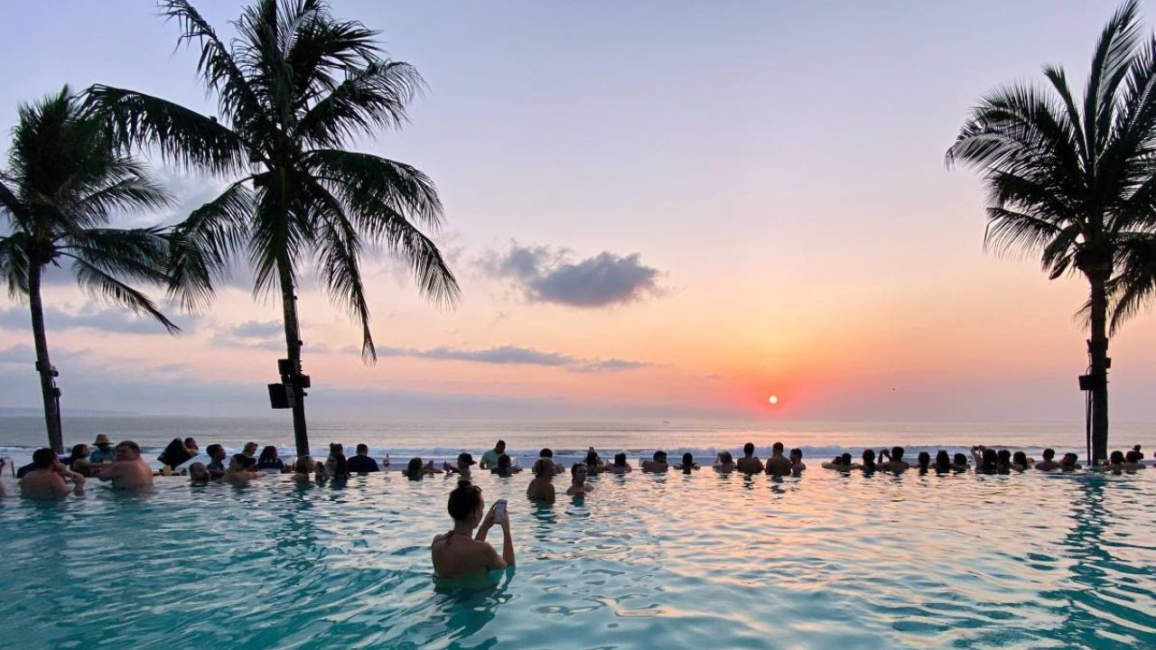 Seminyak Infinity Pool.jpg