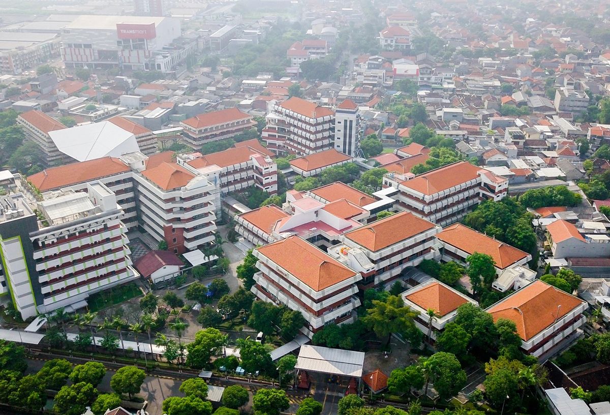 Universitas surabaya.jpg