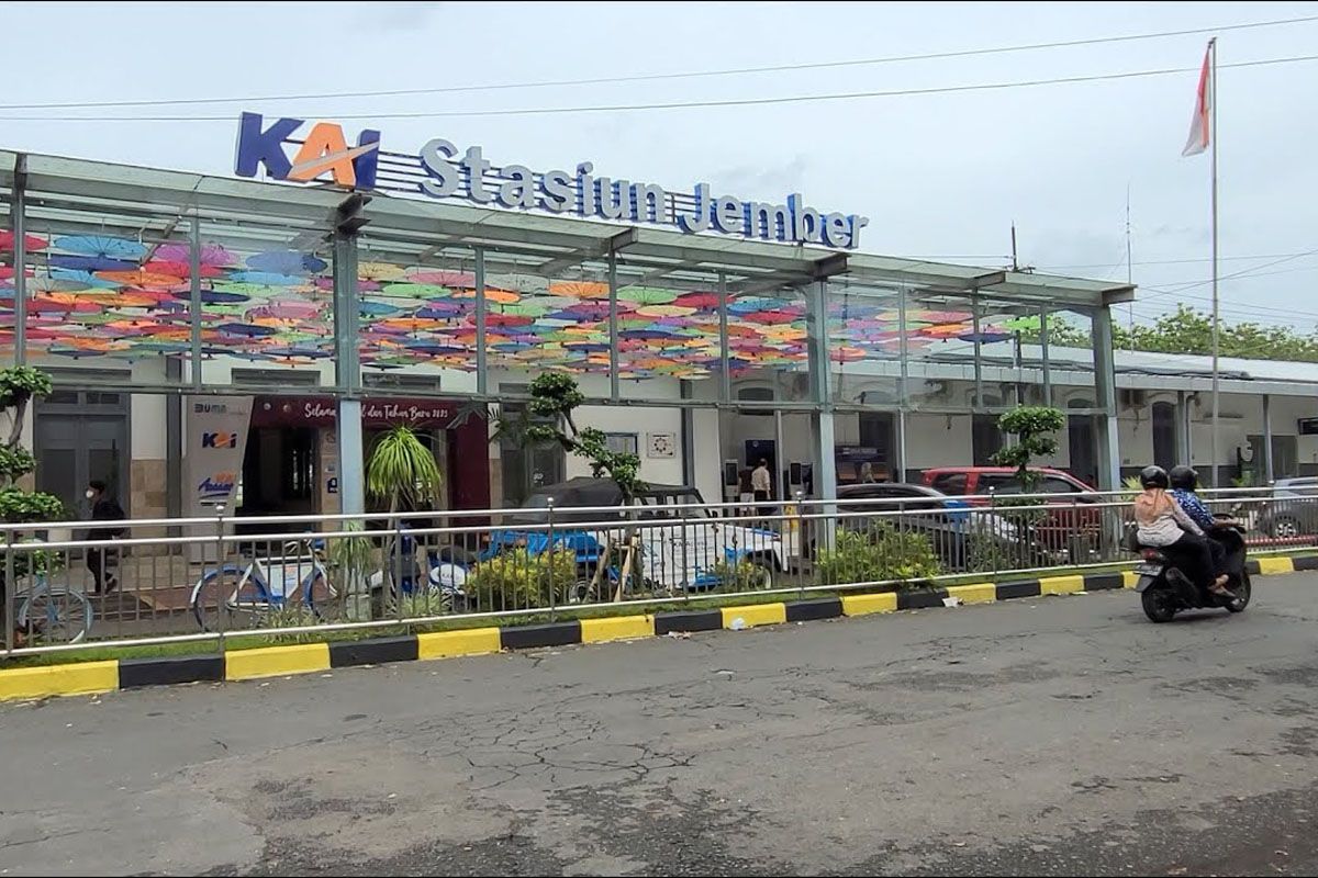 arsitektur stasiun jember.jpg