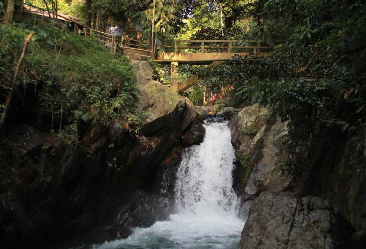 Curug Putri Kencana, Menelusuri Pesona, Cerita dan Mitos