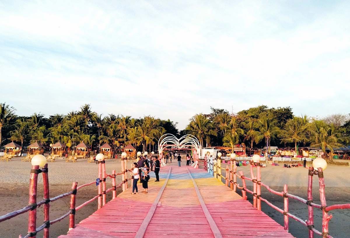 fasilitas pantai bosowa makassar.jpg