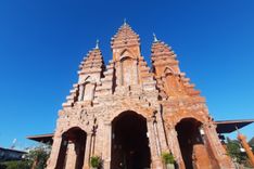 Mengintip Keunikan Bangunan Katedral Denpasar