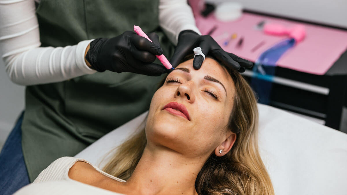 ¿Qué es el microblading y cómo se aplica esta técnica?