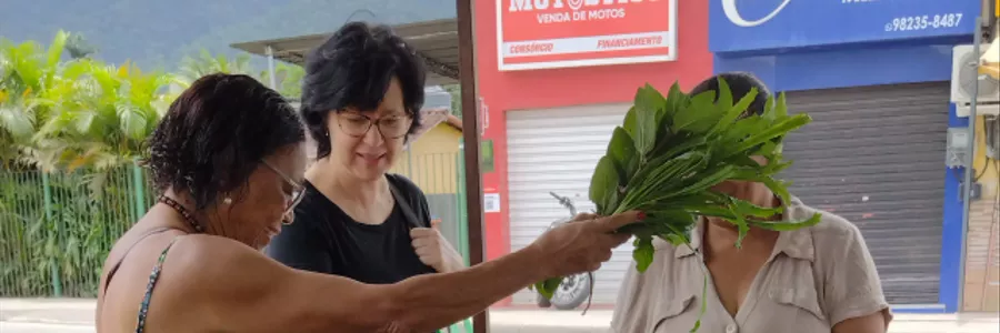 Feira Solidária Maria do Céu - uso da moeda social Cuca para acesso ao alimento agroecológico. 