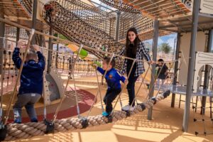 בניית גני שעשועים בניית גני שעשועים