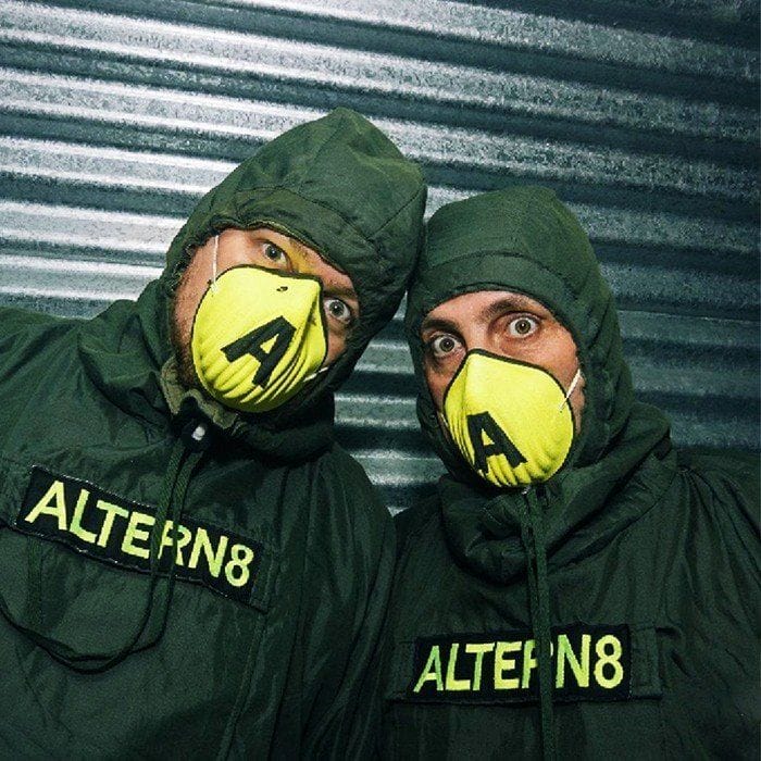 Altern 8