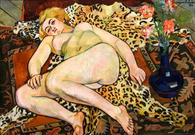Catherine, gulinti nuoga ant panteros kailio