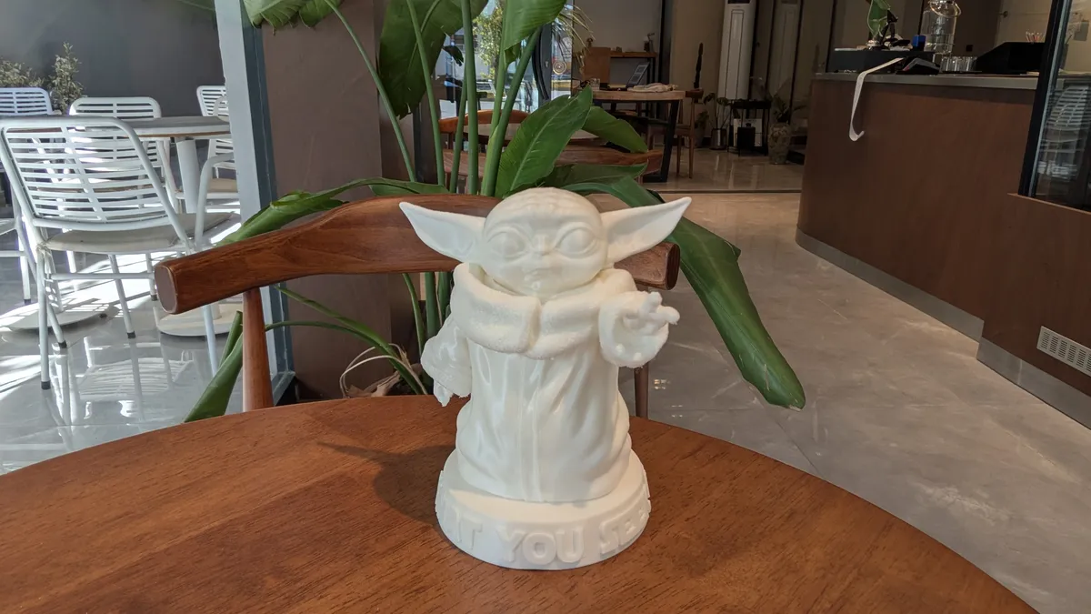 Basılmış Baby yoda figürü