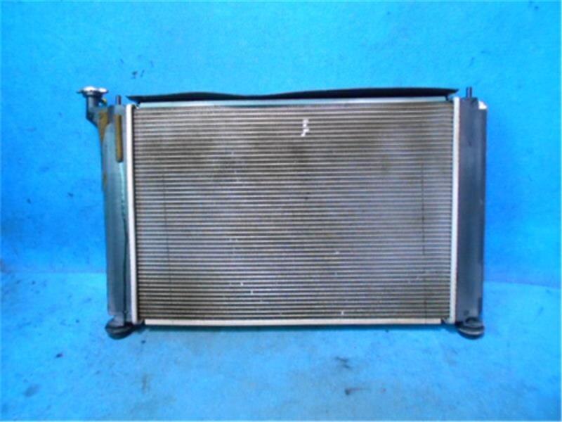 Radiator TOYOTA Wish 2004 CBA-ZNE14 — photo 1