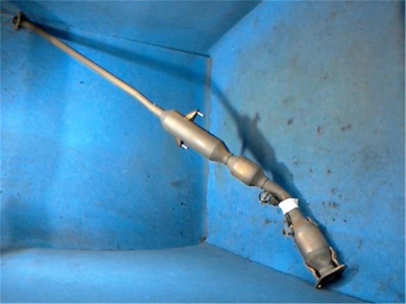 Exhaust Center Muffler TOYOTA Wish 2009 DBA-ZGE21 — photo 1
