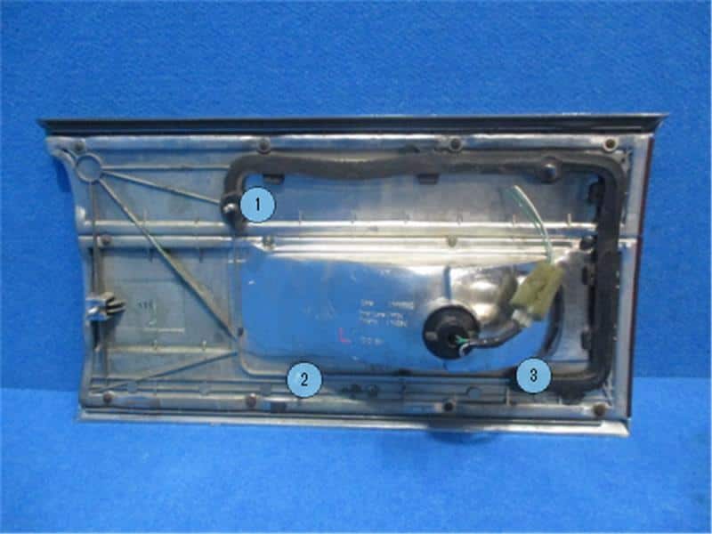 Left Tail Light TOYOTA Crown 1996 KD-LS130W — photo 2