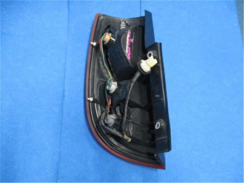 Right Tail Light NISSAN Moco 2008 DBA-MG22 — photo 2