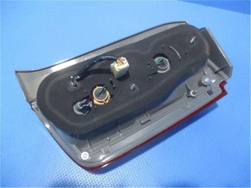 Left Tail Light TOYOTA Corolla Rumion 2007 DBA-ZRE154 — photo 2
