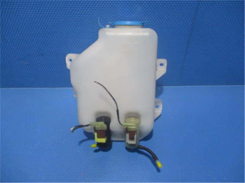 Windshield Washer Reservoir Tank HONDA Step Wagon 2003 UA-RF6 — photo 1