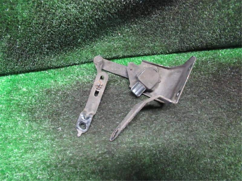 Suspension Parts TOYOTA Crown Majesta 2010 DBA-UZS207 — photo 1