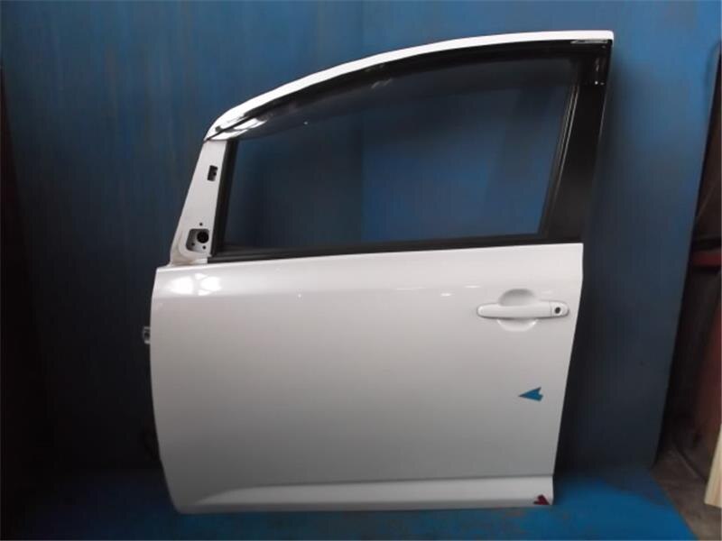 Front Left Door Assembly TOYOTA Ractis 2006 CBA-NCP105 — photo 1