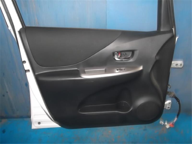 Front Left Door Assembly TOYOTA Ractis 2006 CBA-NCP105 — photo 2