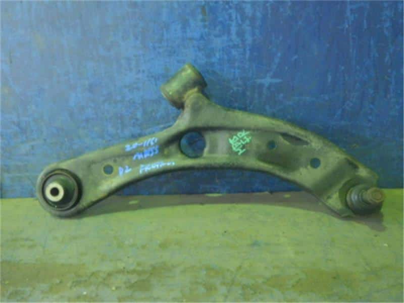 Front Right Lower Control Arm MITSUBISHI Delica D2 2014 DBA-MB15S — photo 1