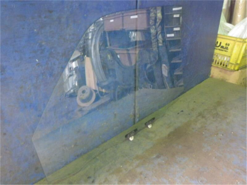 Front Right Door Auto Glass TOYOTA RAV4 1997 E-SXA10 — photo 2