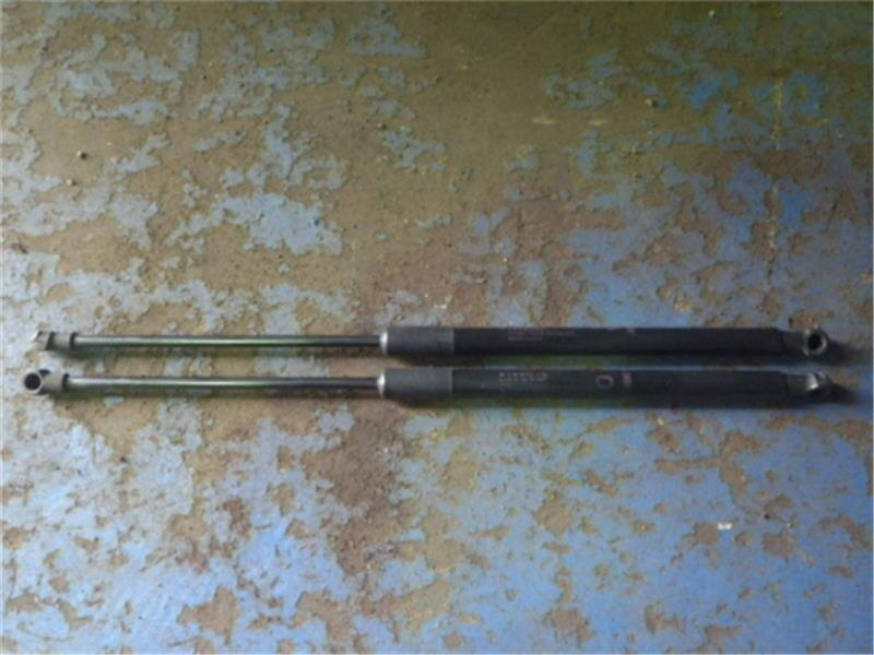 Trunk Damper TOYOTA Wish 2009 DBA-ZGE25 — photo 1
