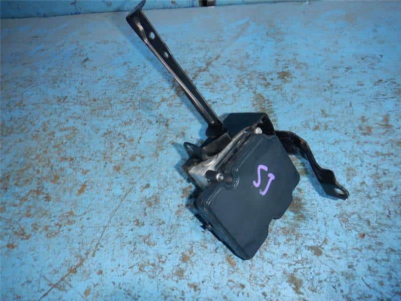 ABS Control Module SUBARU Forester 2016 DBA-SJ5 — photo 2