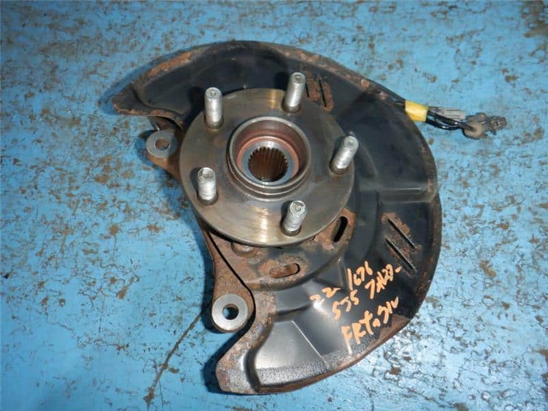 Front Right Knuckle Hub Assembly SUBARU Forester 2016 DBA-SJ5 — photo 1