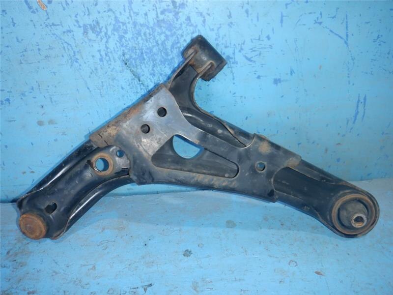 Front Right Lower Control Arm TOYOTA Sienta 2006 DBA-NCP81G — photo 5
