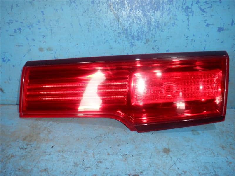 Right Tail Light NISSAN Elgrand 2010 DBA-PNE52 — photo 1
