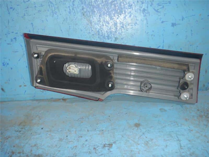 Right Tail Light NISSAN Elgrand 2010 DBA-PNE52 — photo 2