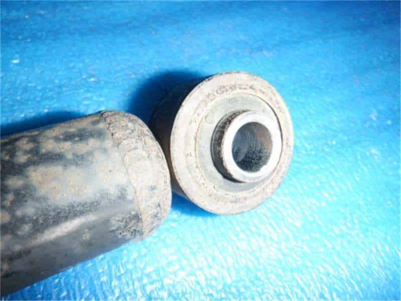Rear Right Shock Absorber NISSAN Moco 2009 DBA-MG22 — photo 2
