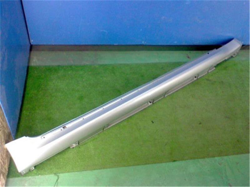 Right Side Step TOYOTA Lexus is 2007 DBA-GSE25 — photo 1
