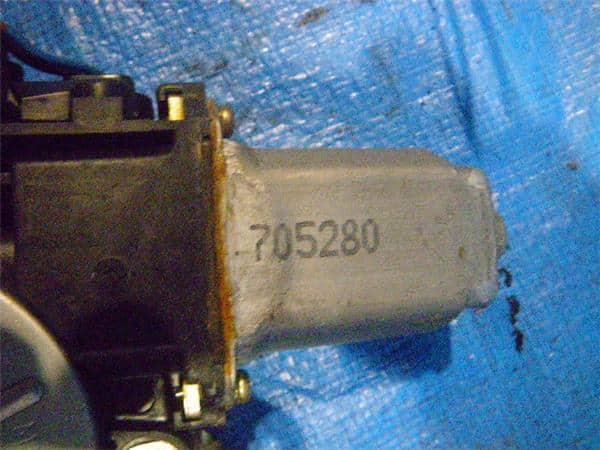 Front Right Door Window Regulator HONDA Logo 1997 E-GA3 — photo 2