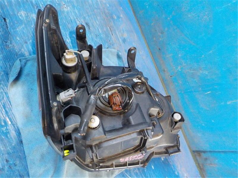 Left Headlight TOYOTA Noah 2005 CBA-AZR65 — photo 6
