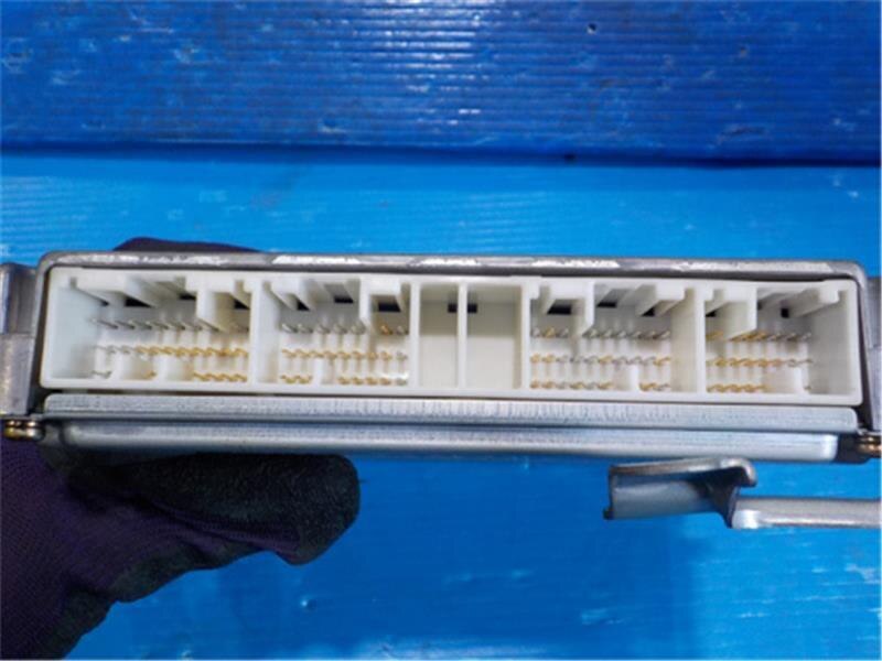 Engine Control Unit / ECU TOYOTA Hiace Regius 1999 GF-RCH47 — photo 2