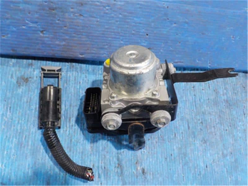 ABS Control Module HONDA Fit 2013 DBA-GE7 — photo 1