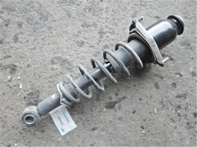 Rear Right Strut Assembly TOYOTA Prius 2005 DAA-NHW20 — photo 1