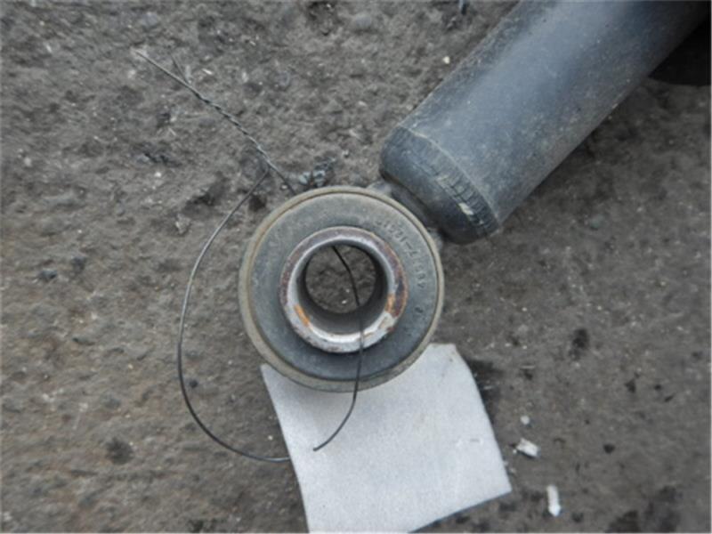 Rear Right Strut Assembly TOYOTA Prius 2005 DAA-NHW20 — photo 2