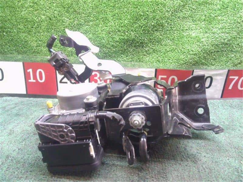 ABS Control Module TOYOTA C-HR 2017 DAA-ZYX10 — photo 4